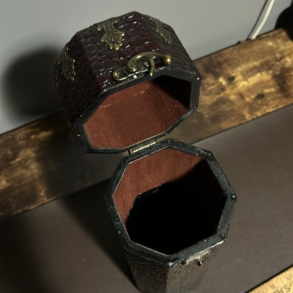 Vintage Y2K 90’s Wine/ Liquor wooden crocodile print box holder - Picture 9 of 11